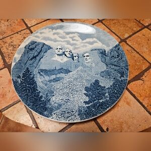 Vintage Mount Rushmore Memorial Plate 1970's / 10 Inch Diameter with Easel